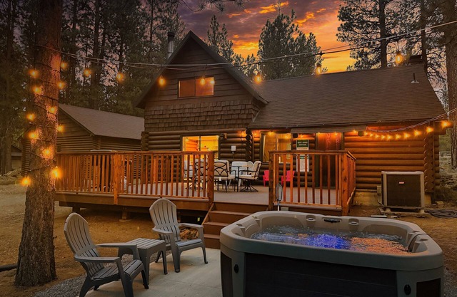 Remodeled Sisters Cabin - HOT TUB - Dog Friendly!