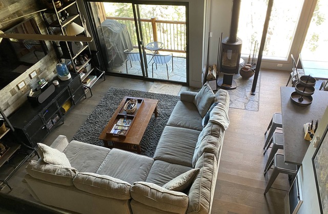 Remodeled Ski In Out Hiking & Biking
