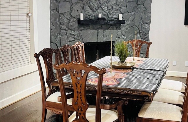 Remodeled, Sophisticated 3-4 bedroom home in SugarLand area