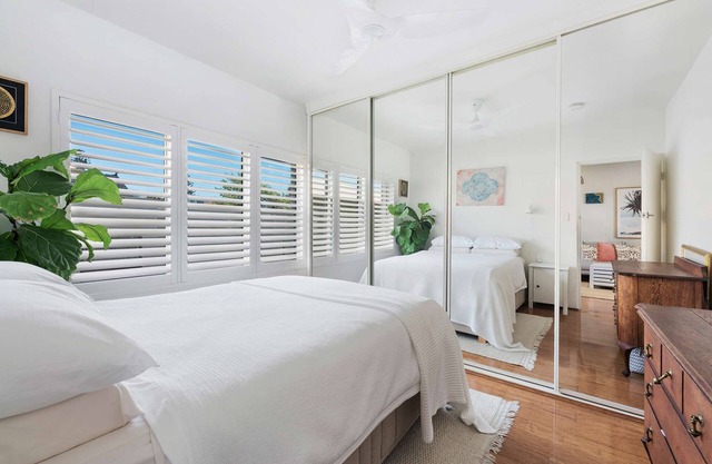 Renovated 1BR apartment with water views close to Clovelly Beach