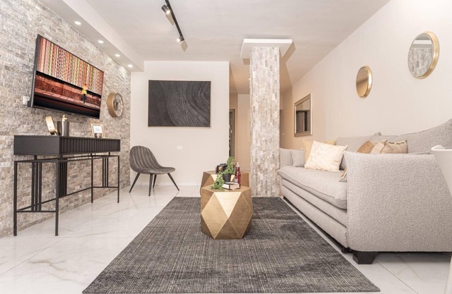 Renovated 2 BR with 2 BTH front Mamilla Mall