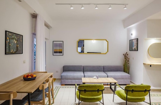 Renovated 2BR with Balcony in Bauhaus *Beachfront*