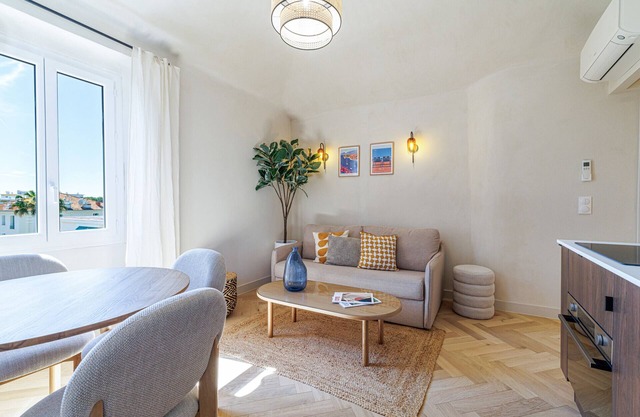 Renovated Apartment – Air-Conditioned – 2 En-Suite Bedrooms