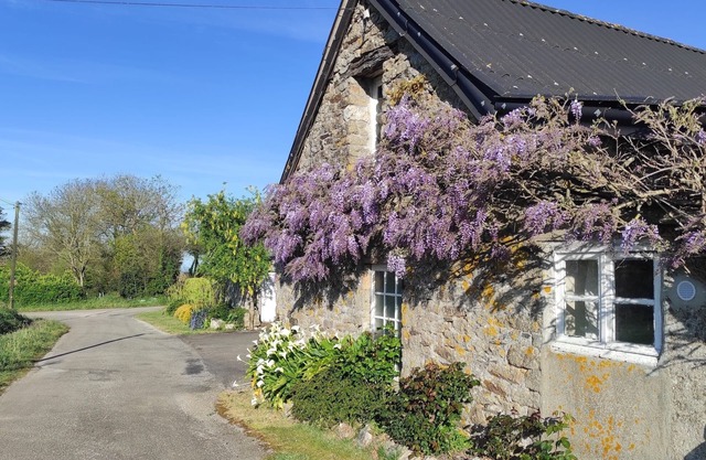 Renovated Breton farmhouse - 8 people in a quiet location 3 minutes from the beach