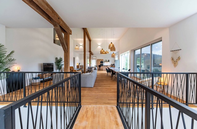 Renovated farmhouse, 500m2, Spa & Sauna, close to hiking trails