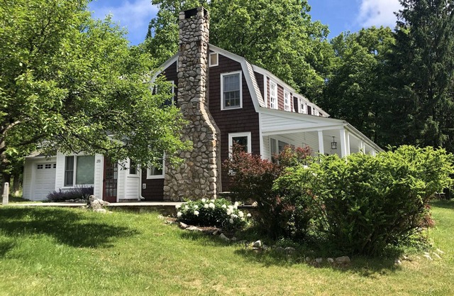 Renovated Historic Cragsmoor Mountaintop Home with Grand Piano