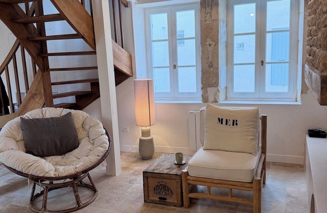 Renovated house sleeps 6 in the heart of the village of Portes-en-ré!