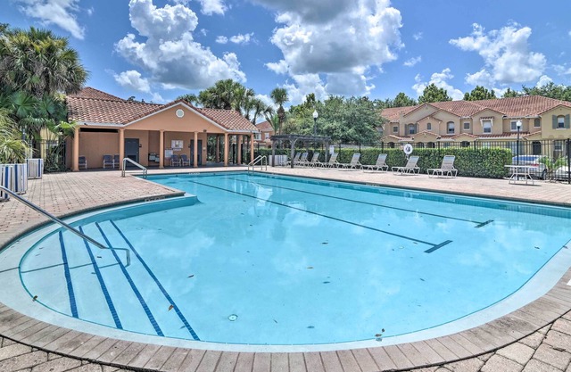 Renovated Kissimmee Townhome: 5 Mi to Disney!