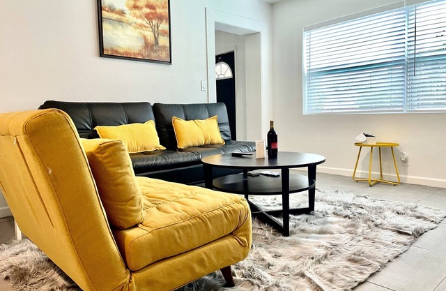 Renovated Luxury 1 Bedroom Unit