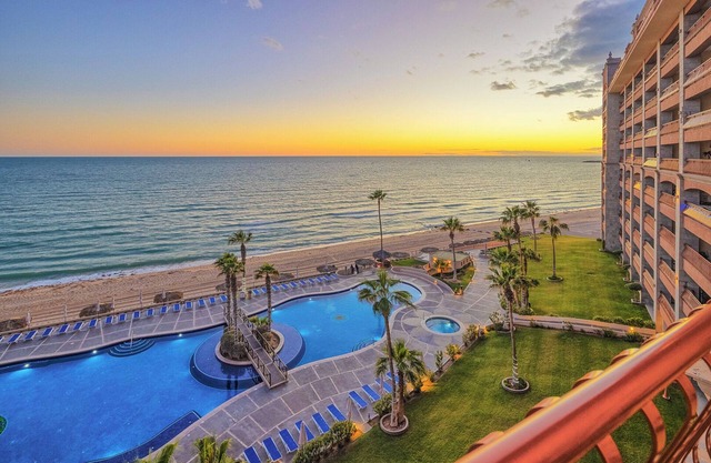 Renovated Oceanfront Condo with Tuft & Needle King Bed & Fast WiFi - Sun W612