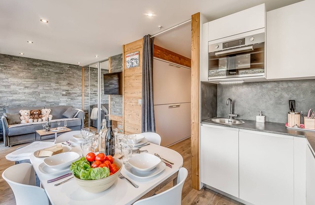 Renovated Studio for 4 at the Foot of the Slopes with Balcony and Premium Amenities