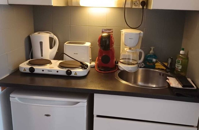 Renovated studio near CHU BORDEAUX, free parking, close to tram