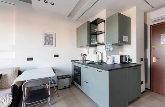 Renovated two-room apartment X4 with all amenities!