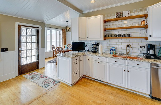 Renovated Victorian House ~ 7 Miles to Downtown!