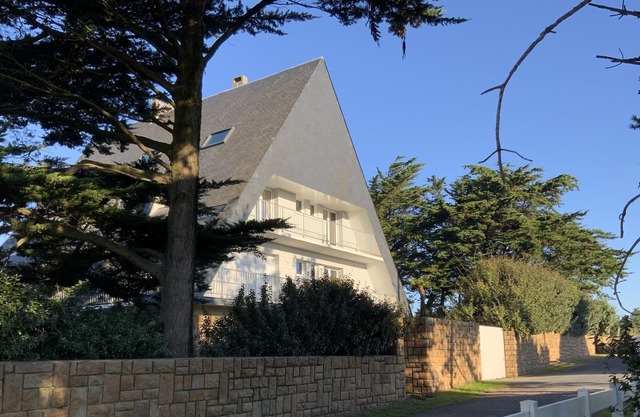 Rent large villa "feet in water" with superb sea view