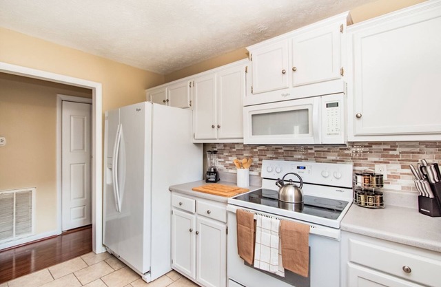 Residential home, Firepit, Gas Grill, Close to Ft. Bragg