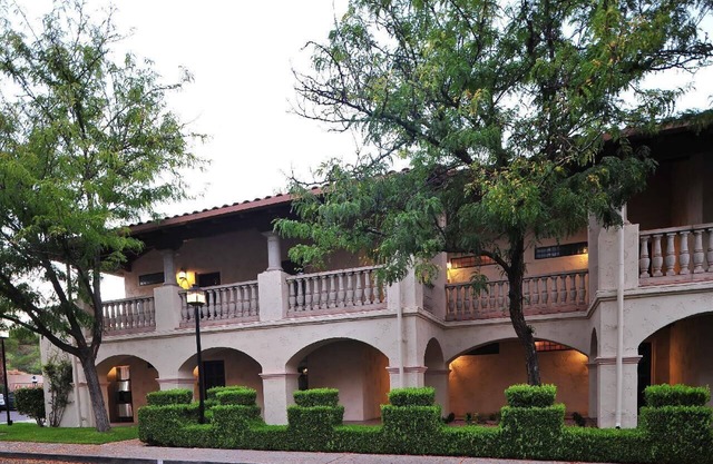 Resort Stay in Sedona – Three Bedroom Los Abrigados, Gym & Pool