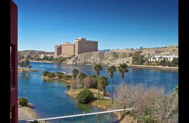 RESORT STYLE RIVER FRONT CONDO.