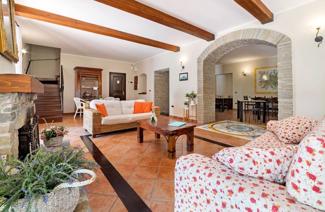 Restful Villa in Albanella with Swimming Pool and hot tub
