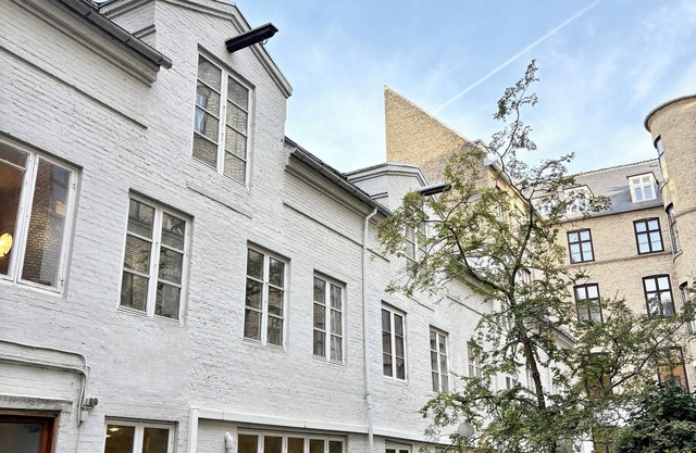 Restored 1880 Grain Warehouse in Peaceful Courtyard Near Royal Palace & Church