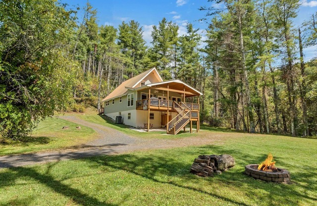 Retriever Beach - New River-frontage with Your Own Private Beach! Fire Pits - Games and More!