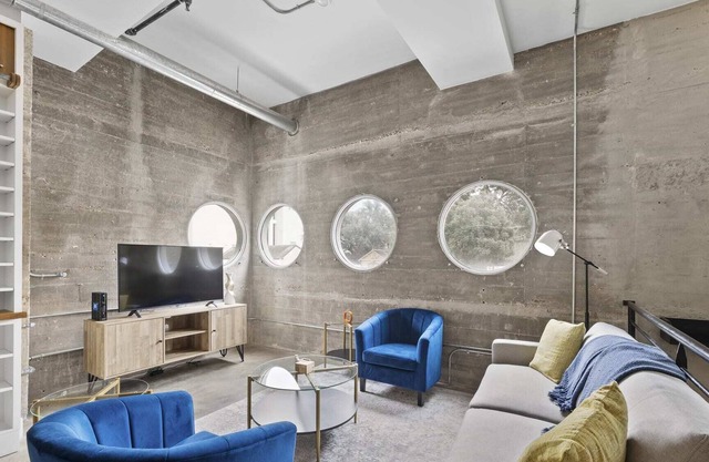 Retro Loft on 5th St