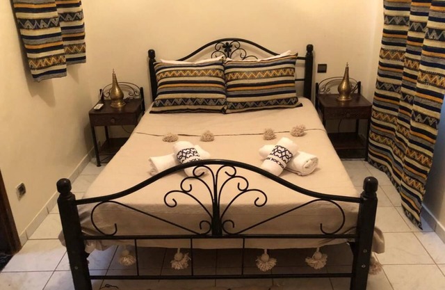 Riad de Charme Piscine Collective Parking Privé à 20 mn a Pied de Jemaa el fna