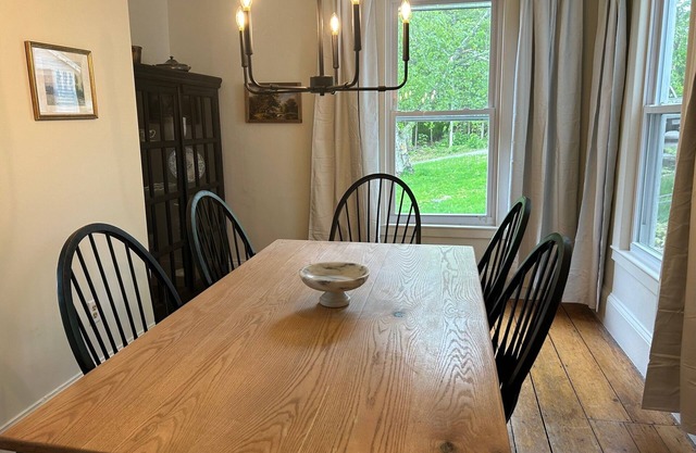 Richmond Retreat - Charming Colonial Home