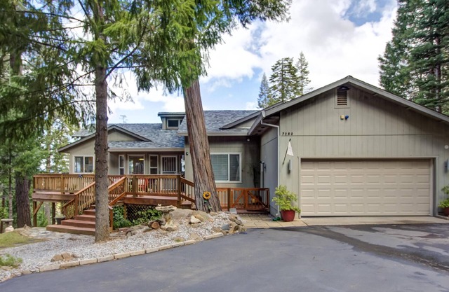 RIDGE-VIEW RETREAT Spectacular VIEW of Mt Shasta to the north