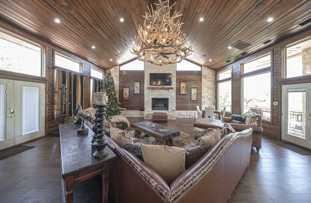 Right At Home-McCauley Lodge