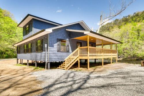 River Escape River Front Cabin