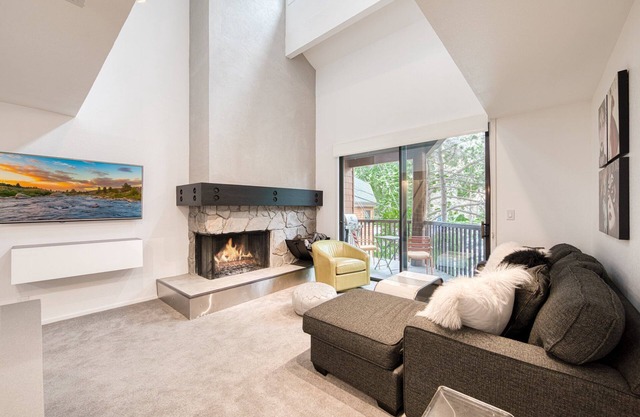 River Run # 15 by Tahoe Getaways - 2 BR w Private Balcony, River Views & Shuttle