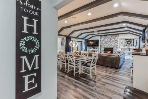 RiverEdge Haven Hot Tub, 5 Beds, Kayaks Near ND