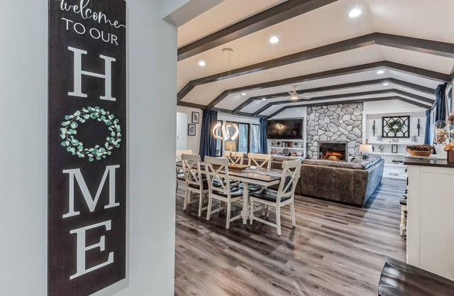 Riveredge Retreat: Hot Tub, Kayaks, 5 Beds Near ND