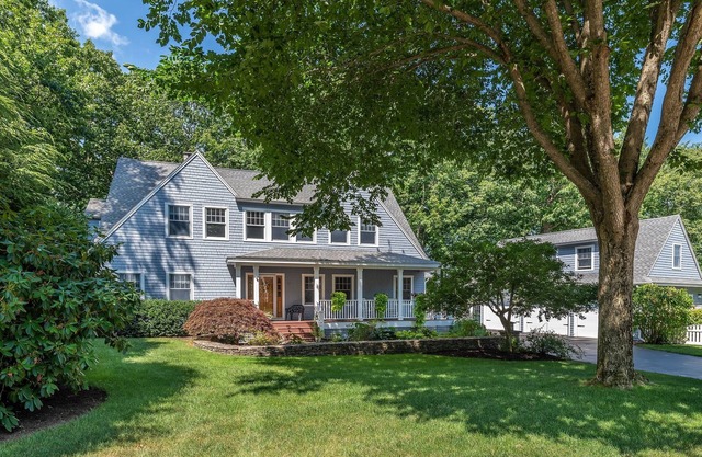 Riverfront Home w/Private Dock, Kayaks, Close To Dock Square! Dogs Allowed!