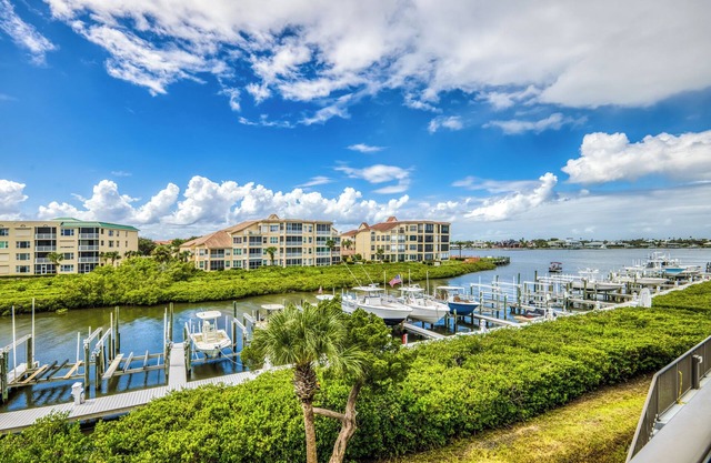 Riverfront Marker 33 with Sunset Views, Walk to Flagler & 3rd Ave, Pet Friendly, Pool & Hot Tub