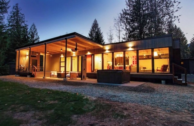 Riverside Escape/Hot Tub