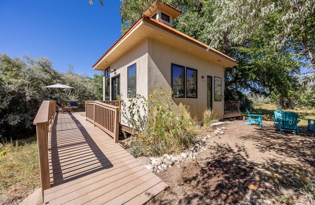 Riverside Retreat Aztec -Tiny Home on the Animas River. 30 minutes to Durango!