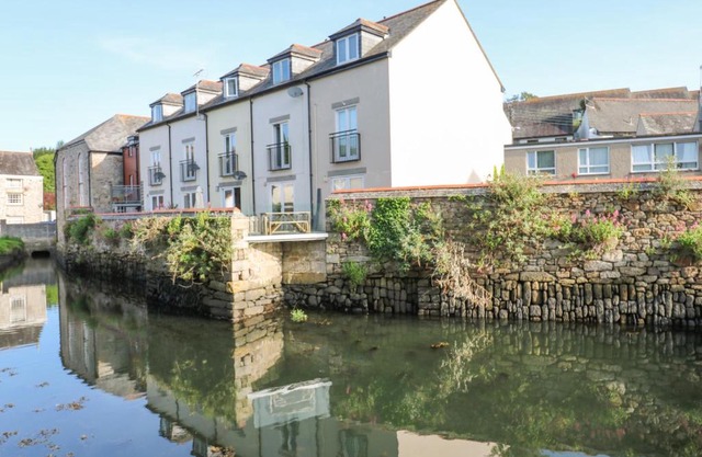 'Riverside' Summercourt