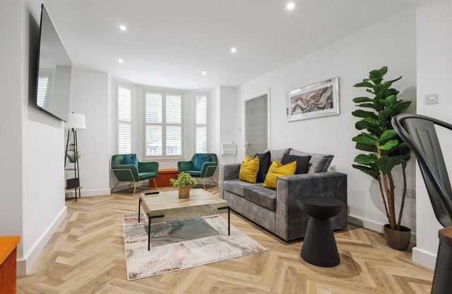 Riverside | Work-Stay | Free Dedicated Parking