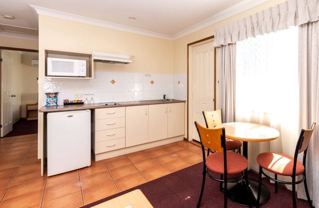 Riviera on Ruthven Motel