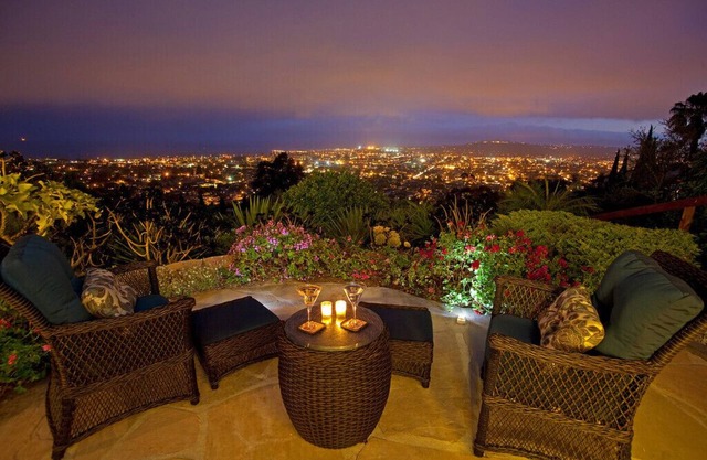 Riviera Retreat - Expansive Views and Family Comfort