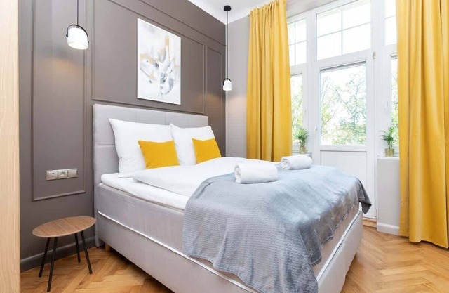 Rivoli 6A* | Air-conditioned Studio | Balcony