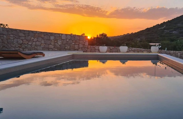 Robinson House Seaway with pool