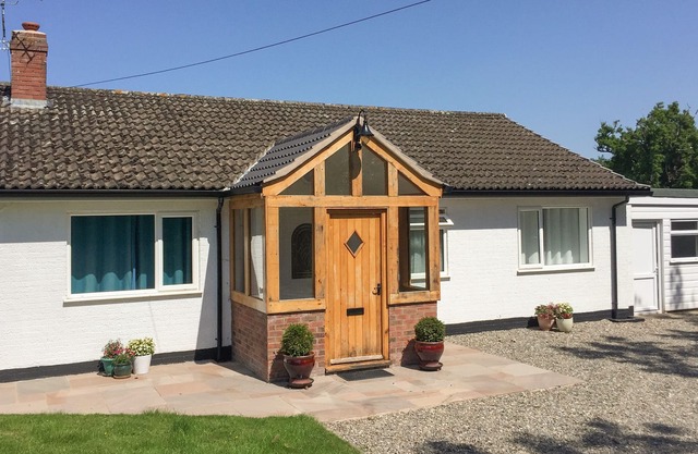 ROCK VIEW COTTAGE, pet friendly in Llanymynech