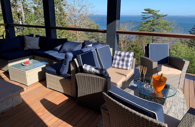 Rockbilt Vista-Luxury wing of the Rockbilt Estate with stunning ocean views, 4 minutes to Acadia