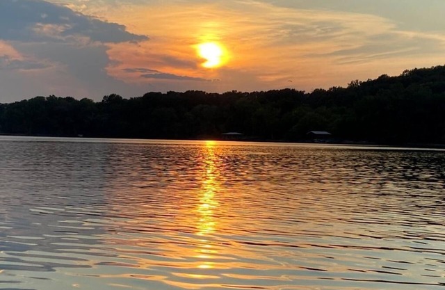 Rockcastle Sunset Cove - Lakefront Vacation Retreat