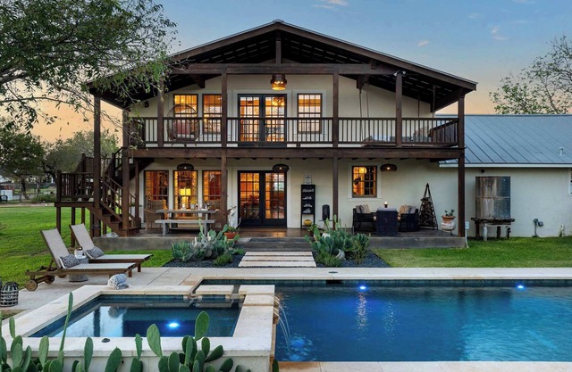 Rockhouse at Ololo, Hot Tub, Pool, Close to Main!