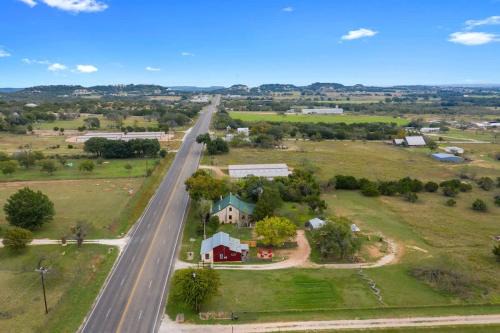 Rocking Ox Gasthaus and Barn Cabin