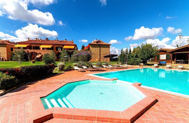 RODODENDRO, 2 bedrooms apartment with swimming pool